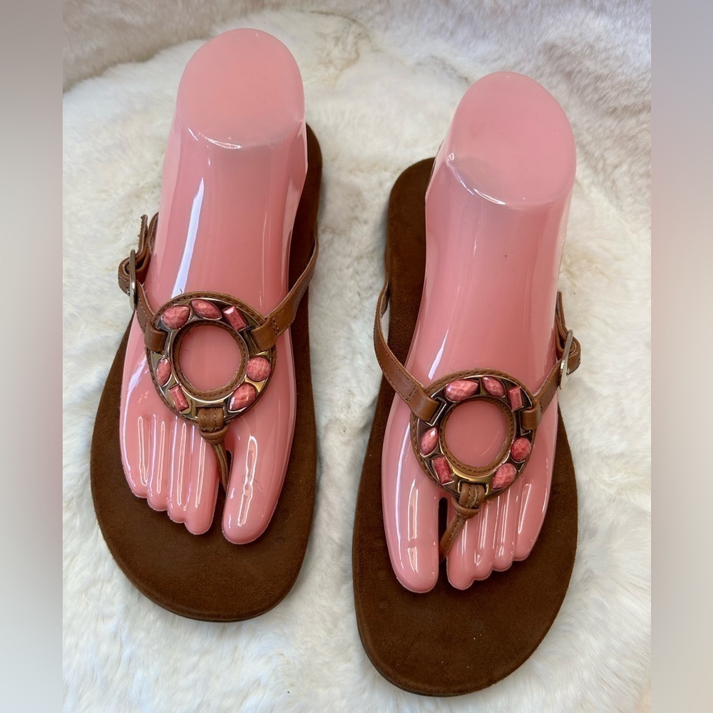 Vionic leather Ricco medallion coral & gold‎ beaded flip flop sandals Sz-9. I